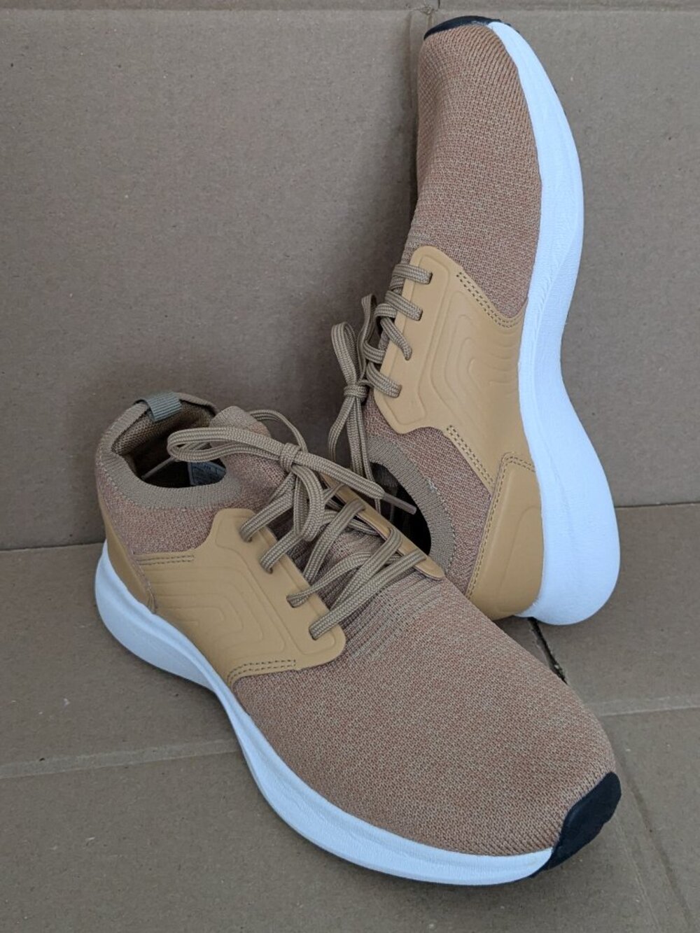 Women’s Travel Athletic Sneakers Powder Size 7.5 ( 38) Brown